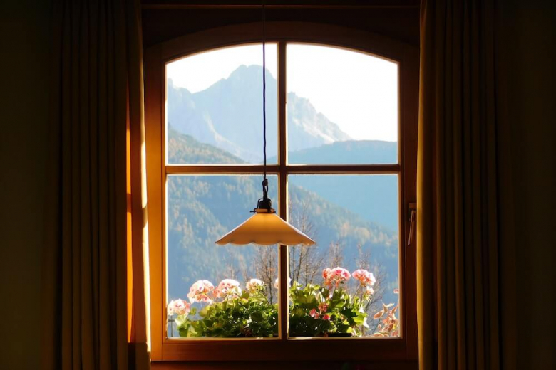 Cleaning Windows Airbnb