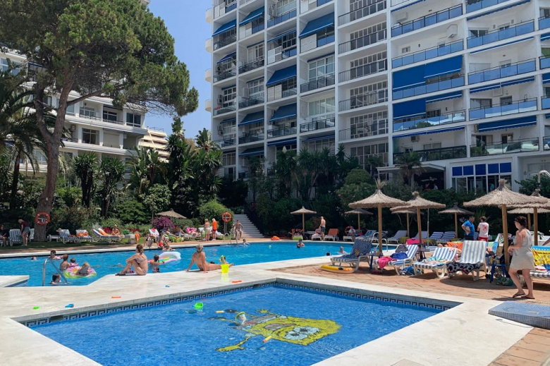 Piscina Skol Apartments