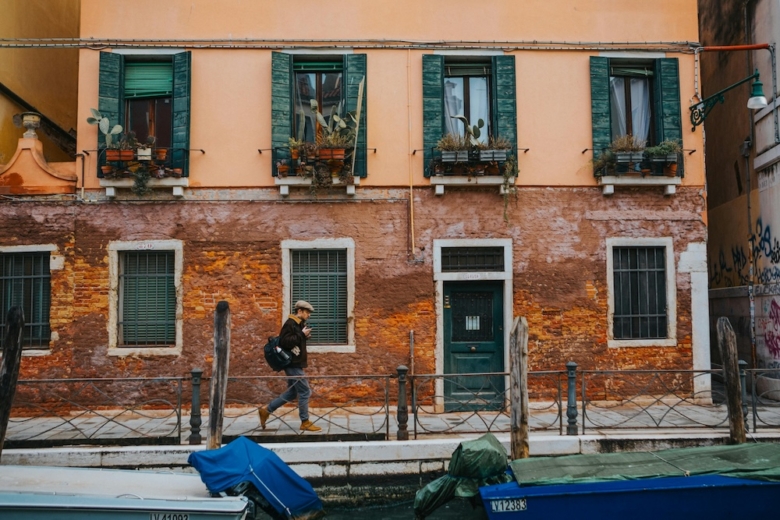 novas regulamentações alojamento local pelo mundo